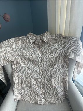 Chicos No-Iron Animal Print Long Sleeve Button Up Roll Tab Chicos Size 2.5